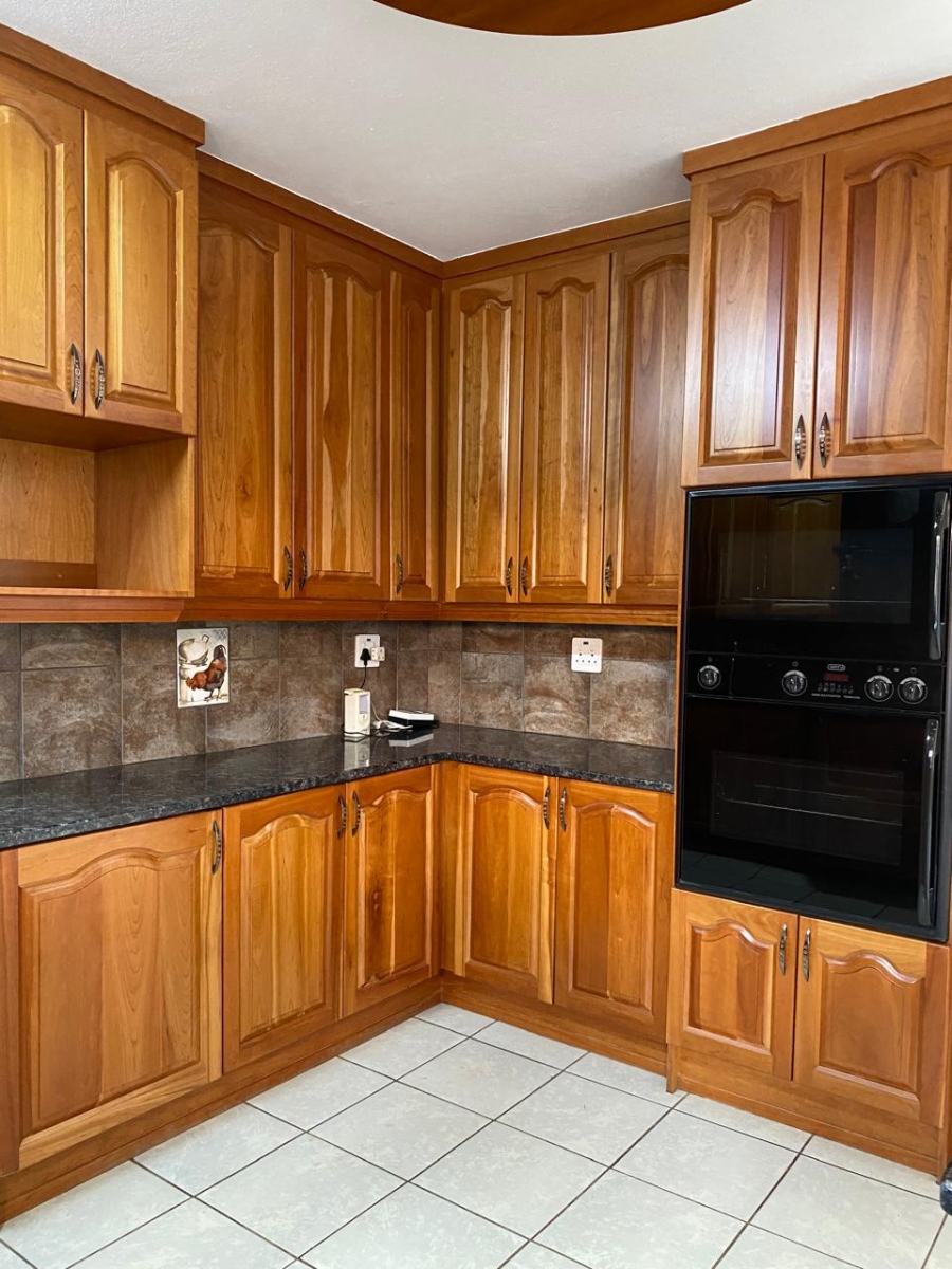 5 Bedroom Property for Sale in Birdwood Estate North West